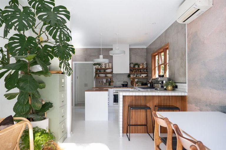 Photo of property in 122 Seddon Street, Naenae, Lower Hutt, 5011