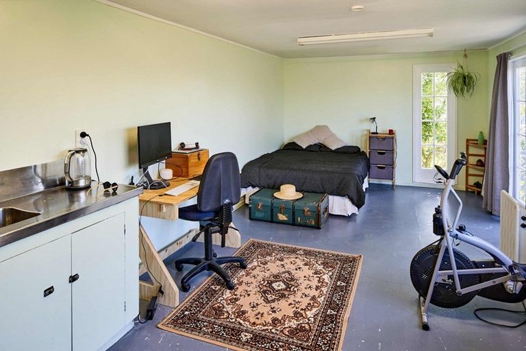 Photo of property in 10 Hiwi Crescent, Titahi Bay, Porirua, 5022