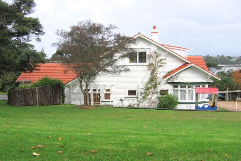 Photo of property in 18 Marae Road, Greenhithe, Auckland, 0632