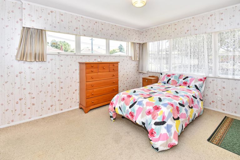 Photo of property in 1 Tanners Road, Mangere Bridge, Auckland, 2022