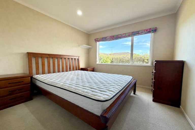 Photo of property in 12 Adrigole Place, East Tamaki, Auckland, 2013
