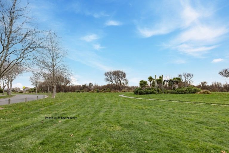 Photo of property in 92 Willowview Drive, Redwood, Christchurch, 8051