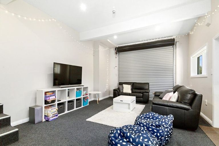 Photo of property in 37 Sunrise Boulevard, Tawa, Wellington, 5028