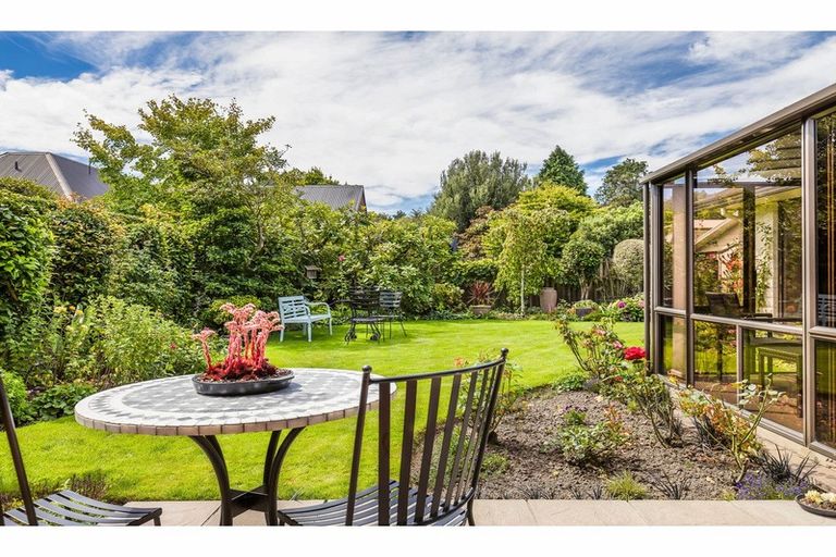 Photo of property in 18 Crosdale Place, Burnside, Christchurch, 8042