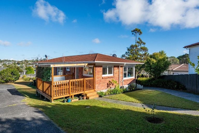 Photo of property in 28a Sunnynook Road, Sunnynook, Auckland, 0620