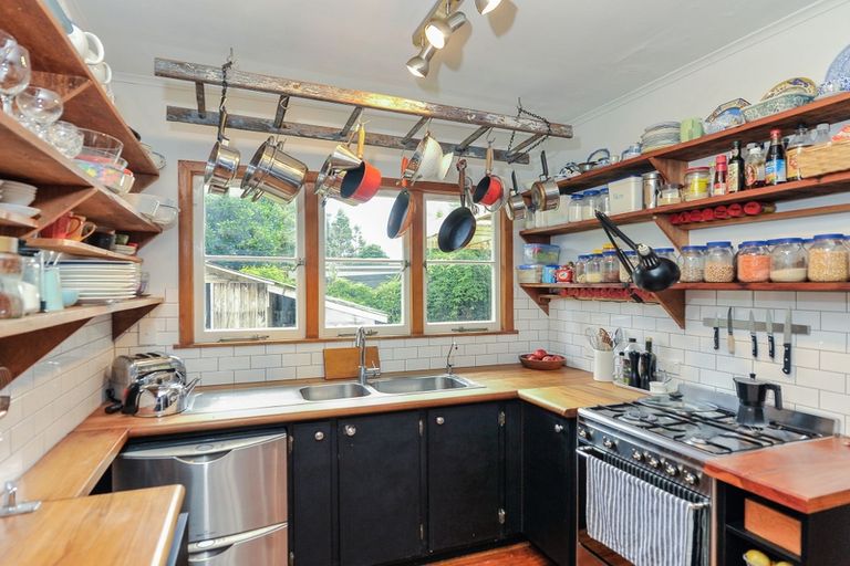 Photo of property in 11 Tane Road, Laingholm, Auckland, 0604