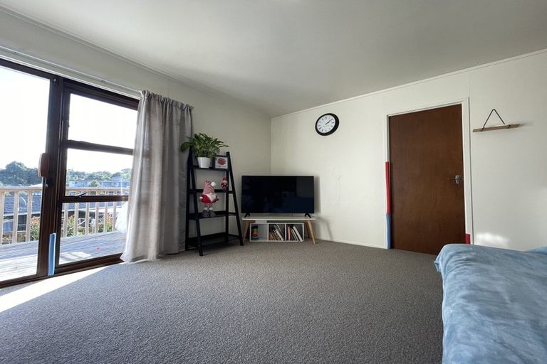 Photo of property in 1/16a Camrose Place, Glenfield, Auckland, 0629