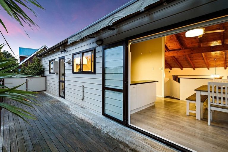 Photo of property in 117 Oreil Avenue, West Harbour, Auckland, 0618