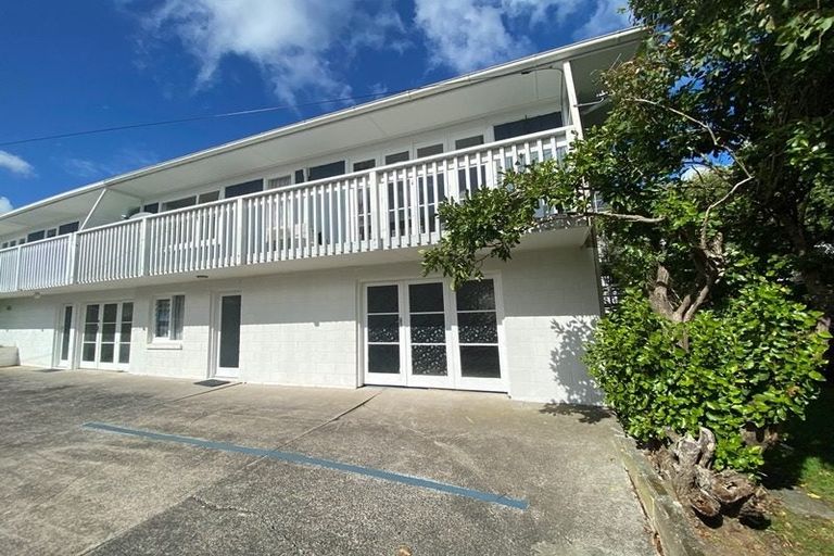 Photo of property in 2/90 Te Atatu Road, Te Atatu South, Auckland, 0610