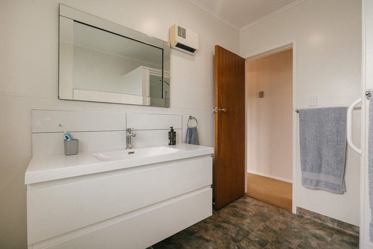 Photo of property in 14 Pollen Street, Woodville, 4920