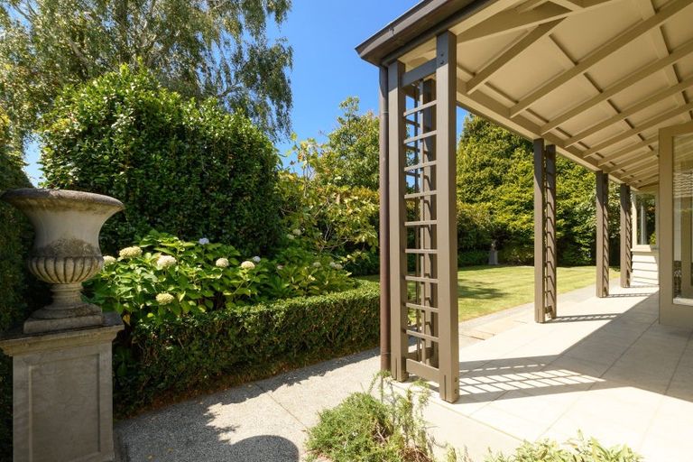 Photo of property in 247 Devonport Road, Tauranga, 3110