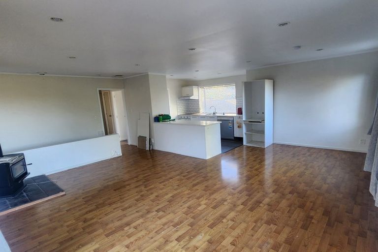 Photo of property in 30 Noeleen Street, Glenfield, Auckland, 0629