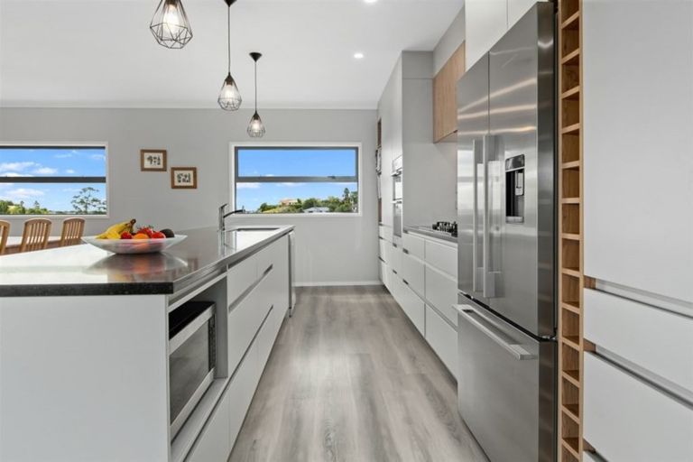 Photo of property in 111 Oteki Park Drive, Welcome Bay, Tauranga, 3112