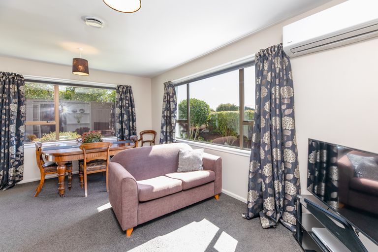 Photo of property in 1/1 Rosedale Place, Avonhead, Christchurch, 8042