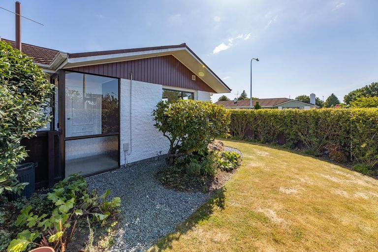 Photo of property in 1/1 Rosedale Place, Avonhead, Christchurch, 8042