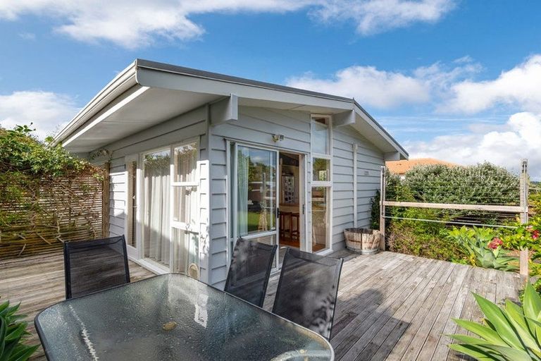 Photo of property in 44 Woodstock Road, Forrest Hill, Auckland, 0620