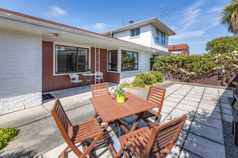 Photo of property in 1/1 Rosedale Place, Avonhead, Christchurch, 8042