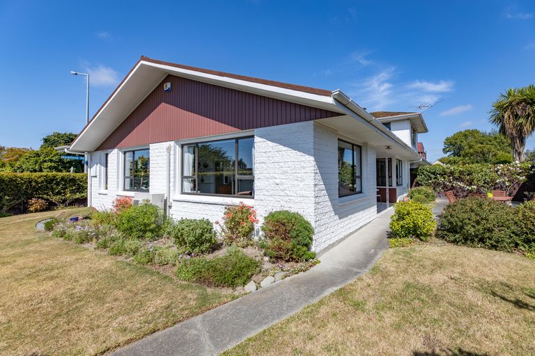 Photo of property in 1/1 Rosedale Place, Avonhead, Christchurch, 8042