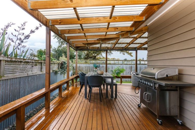 Photo of property in 17a Burns Street, Dannevirke, 4930