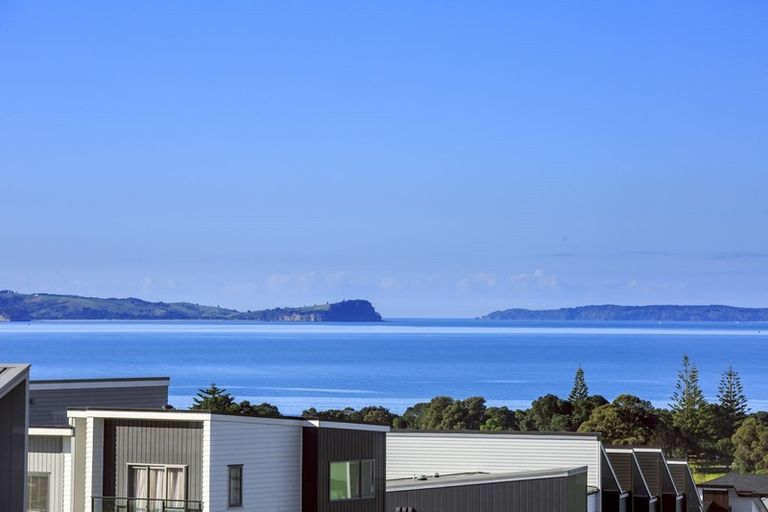 Photo of property in 12 Moki Place, Long Bay, Auckland, 0630