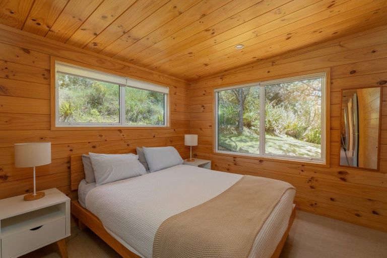 Photo of property in 92 Hahei Beach Road, Hahei, Whitianga, 3591