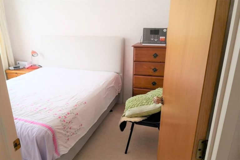 Photo of property in 47 Dalwhinnie Parade, Highland Park, Auckland, 2010