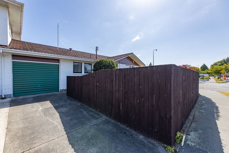 Photo of property in 1/1 Rosedale Place, Avonhead, Christchurch, 8042