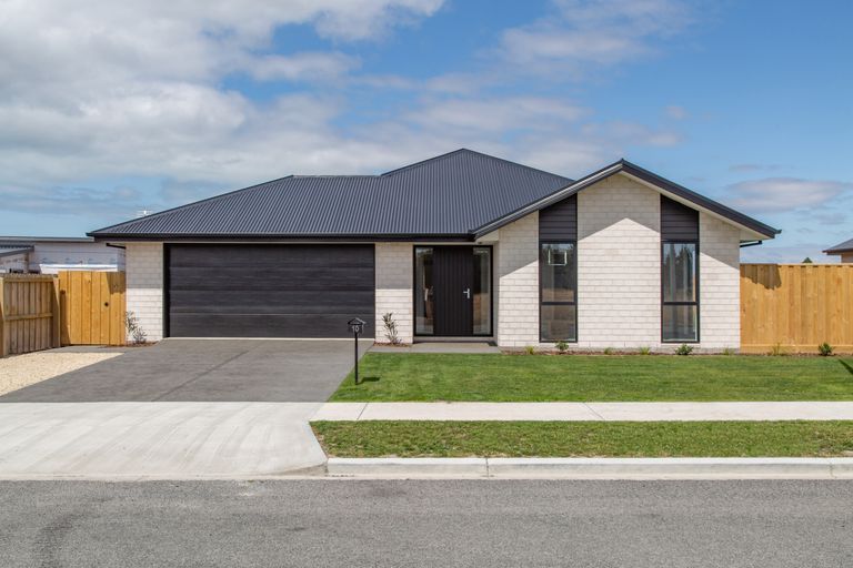 Photo of property in 10 Johnson Avenue, Amberley, 7410