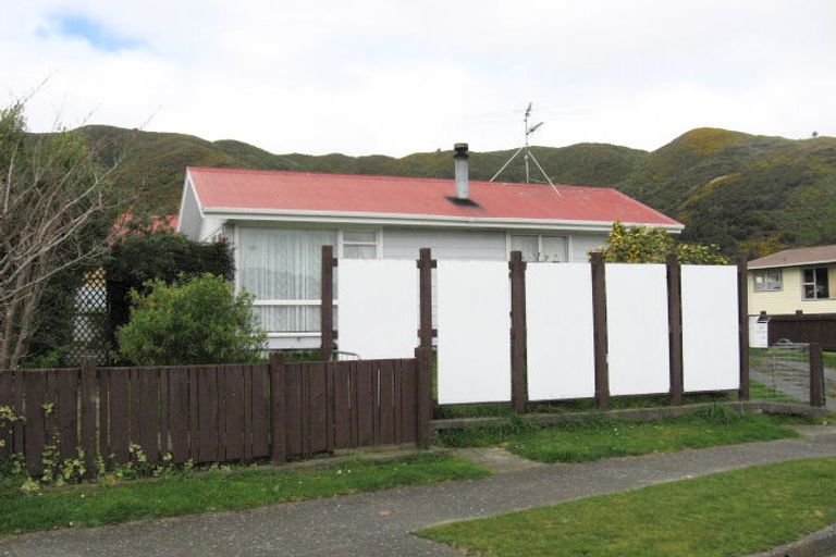 Photo of property in 17 Dewsbury Grove, Wainuiomata, Lower Hutt, 5014