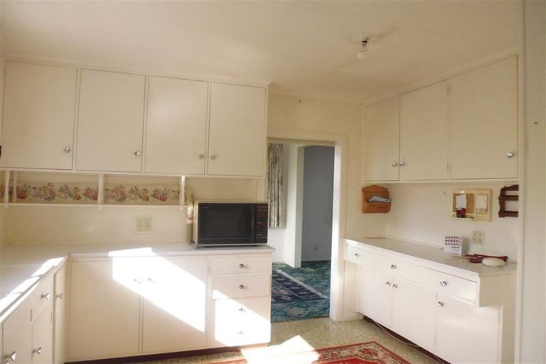 Photo of property in 6 Banksia Grove, Maungaraki, Lower Hutt, 5010