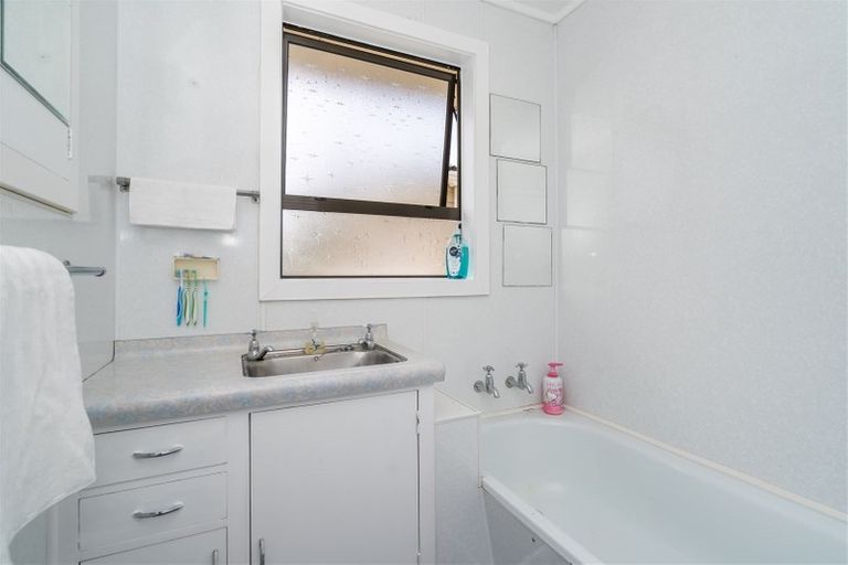 Photo of property in 19 High Street, Milton, 9220