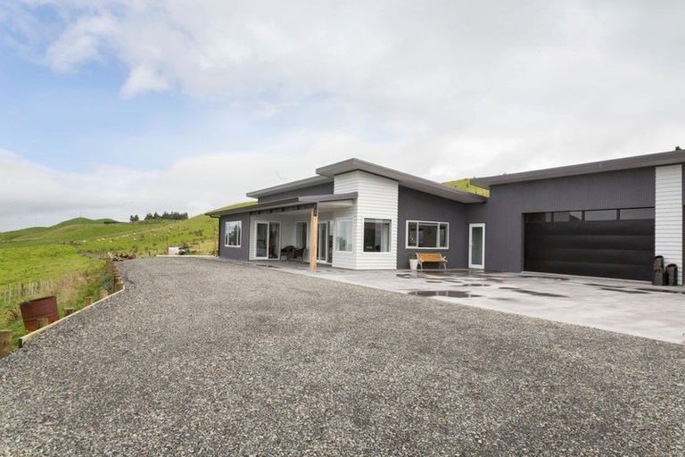 Photo of property in 143e Smith Road, Dannevirke, 4978