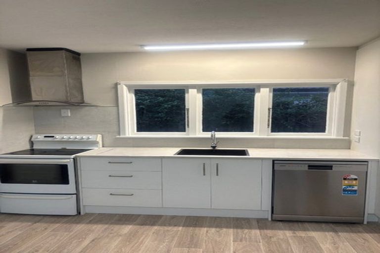 Photo of property in 100 Suva Street, Upper Riccarton, Christchurch, 8041