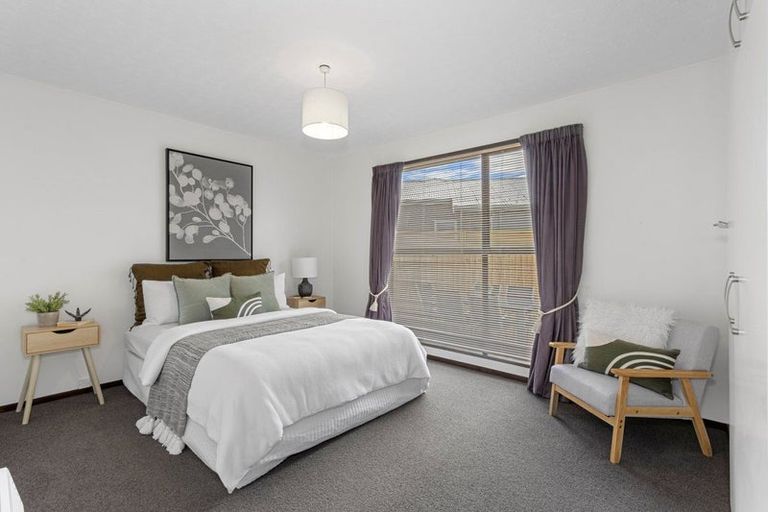 Photo of property in 35 Royal Park Drive, Parklands, Christchurch, 8083