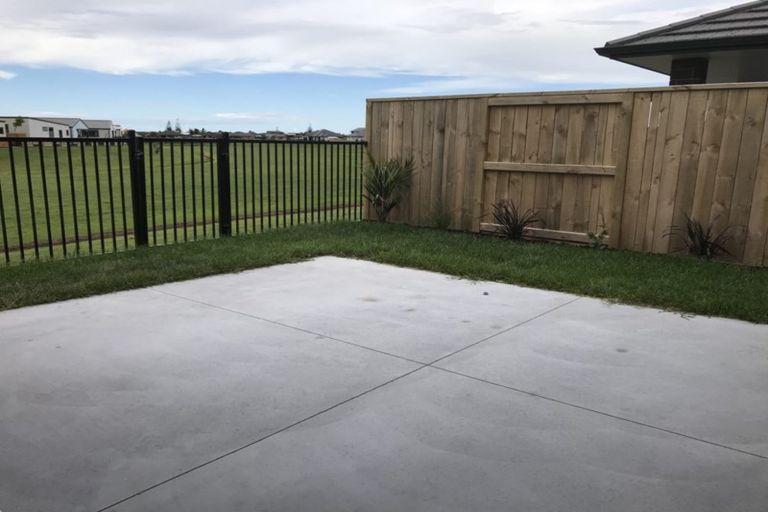 Photo of property in 12 Fuller Street, Papamoa Beach, Papamoa, 3118