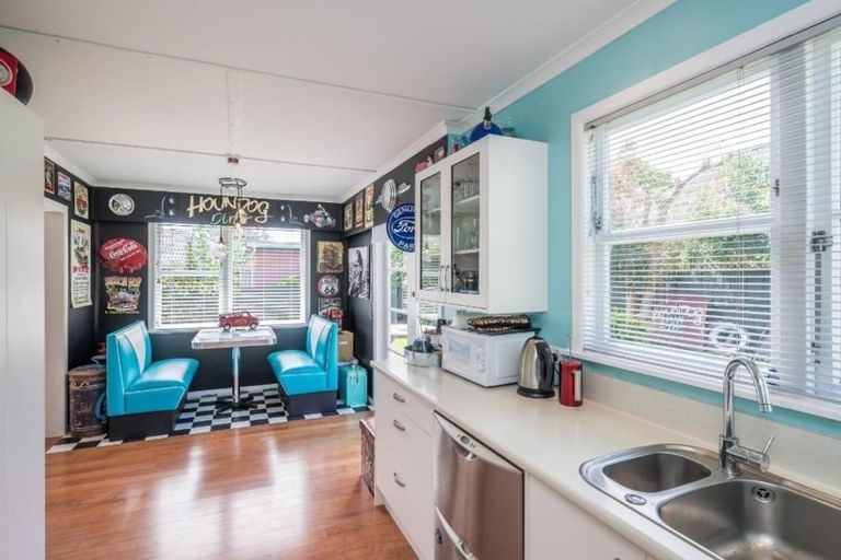 Photo of property in 3 Sunny Glen, Waikanae, 5036