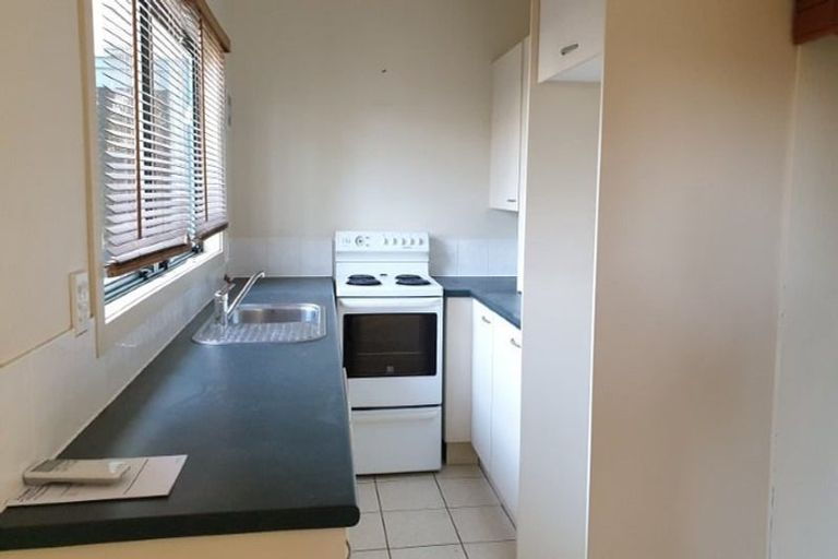 Photo of property in 6 Northcross Drive, Oteha, Auckland, 0632