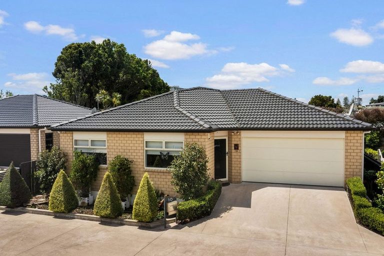 Photo of property in 10 Waitaha Close, Orewa, 0931