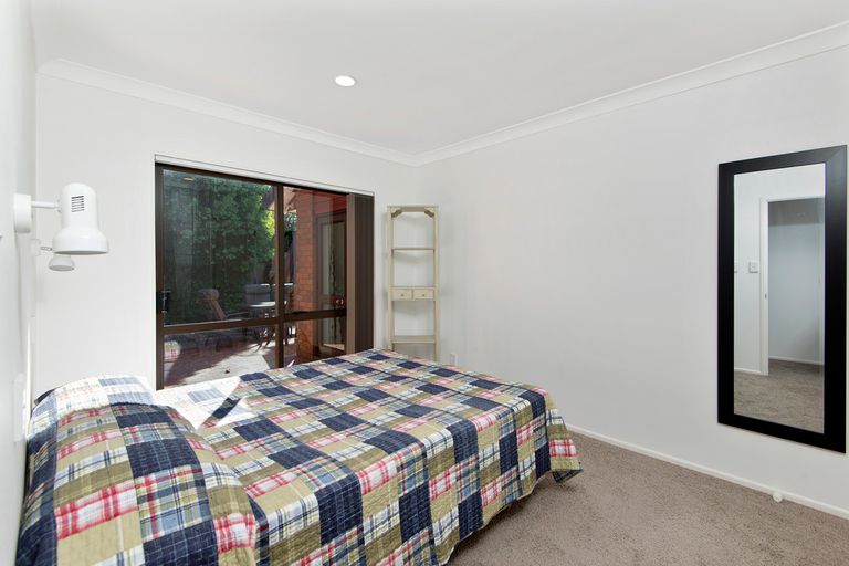 Photo of property in 2/27 Queen Street, Papakura, 2110