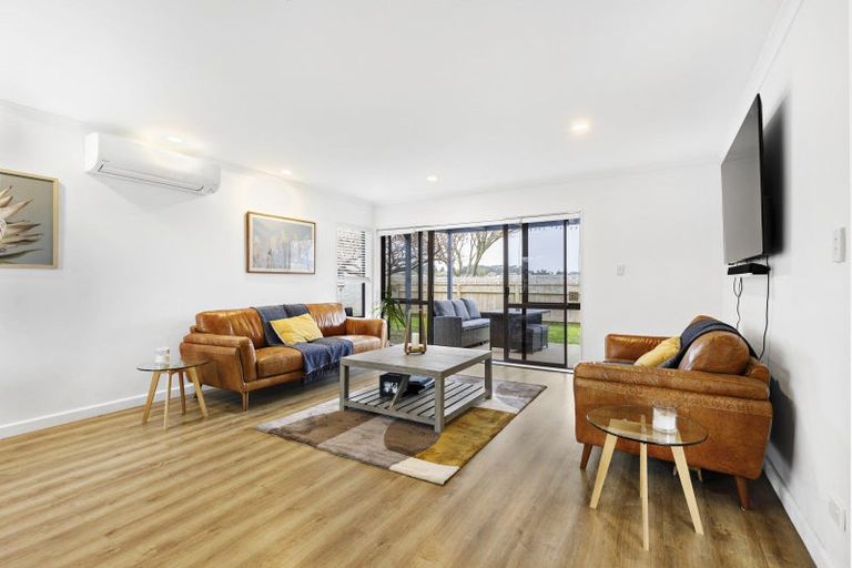 Photo of property in 16 Daniel Place, Kelvin Grove, Palmerston North, 4414