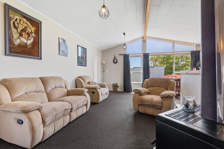 Photo of property in 5 Newbury Place, Waitara, 4320