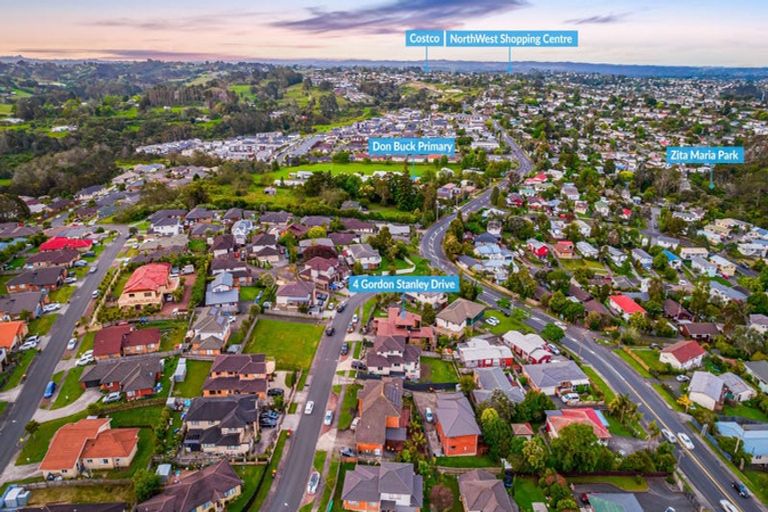 Photo of property in 4 Gordon Stanley Drive, Massey, Auckland, 0614