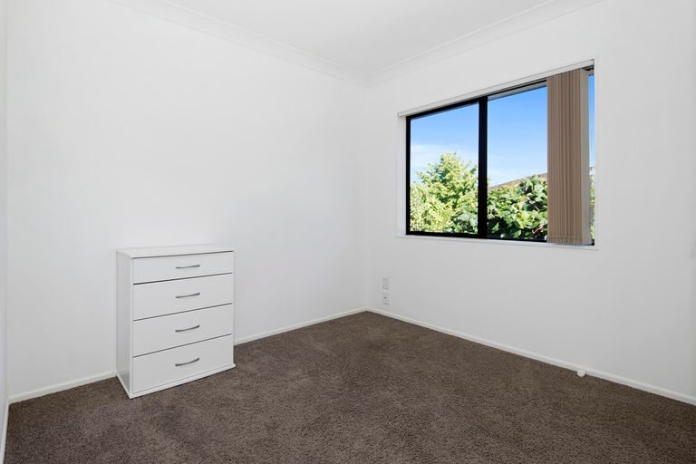 Photo of property in 2/27 Queen Street, Papakura, 2110