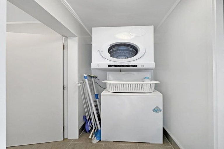 Photo of property in 123 Marine Parade, Seatoun, Wellington, 6022