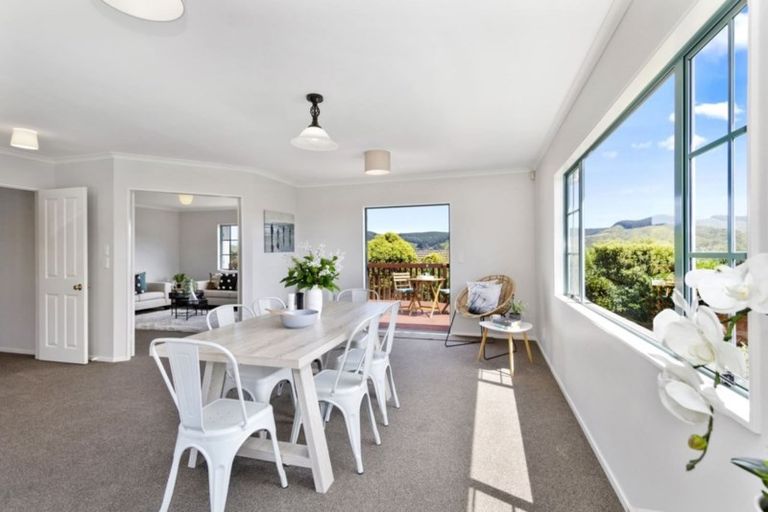 Photo of property in 128 Woodman Drive, Tawa, Wellington, 5028