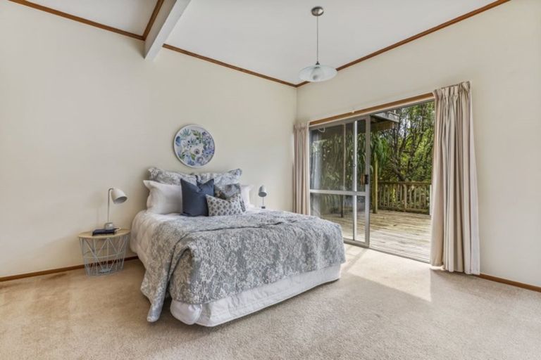 Photo of property in 264 Titirangi Road, Titirangi, Auckland, 0604