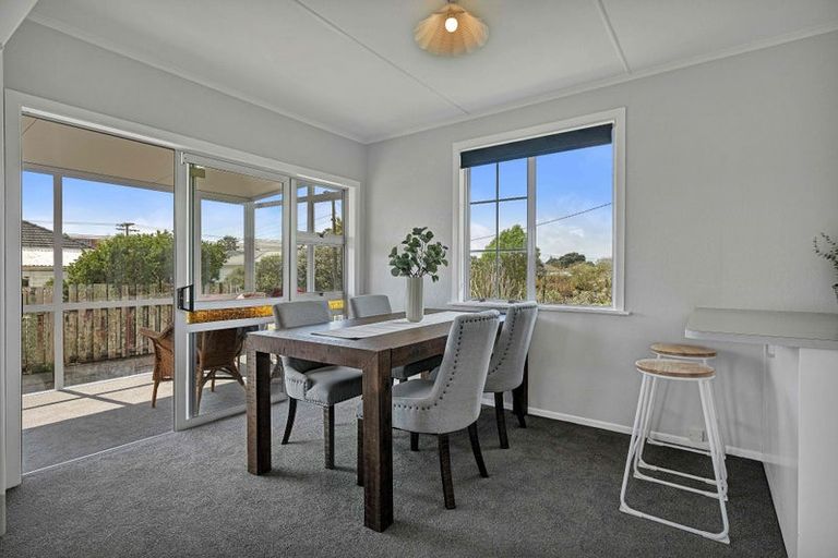 Photo of property in 14a Trafalgar Street, Westown, New Plymouth, 4310