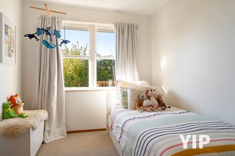 Photo of property in 43 Catherine Crescent, Paparangi, Wellington, 6037