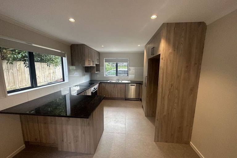 Photo of property in 10c Neilon Place, Northcross, Auckland, 0632