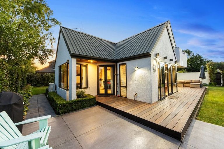 Photo of property in 11 Harlech Mews, Avonhead, Christchurch, 8042